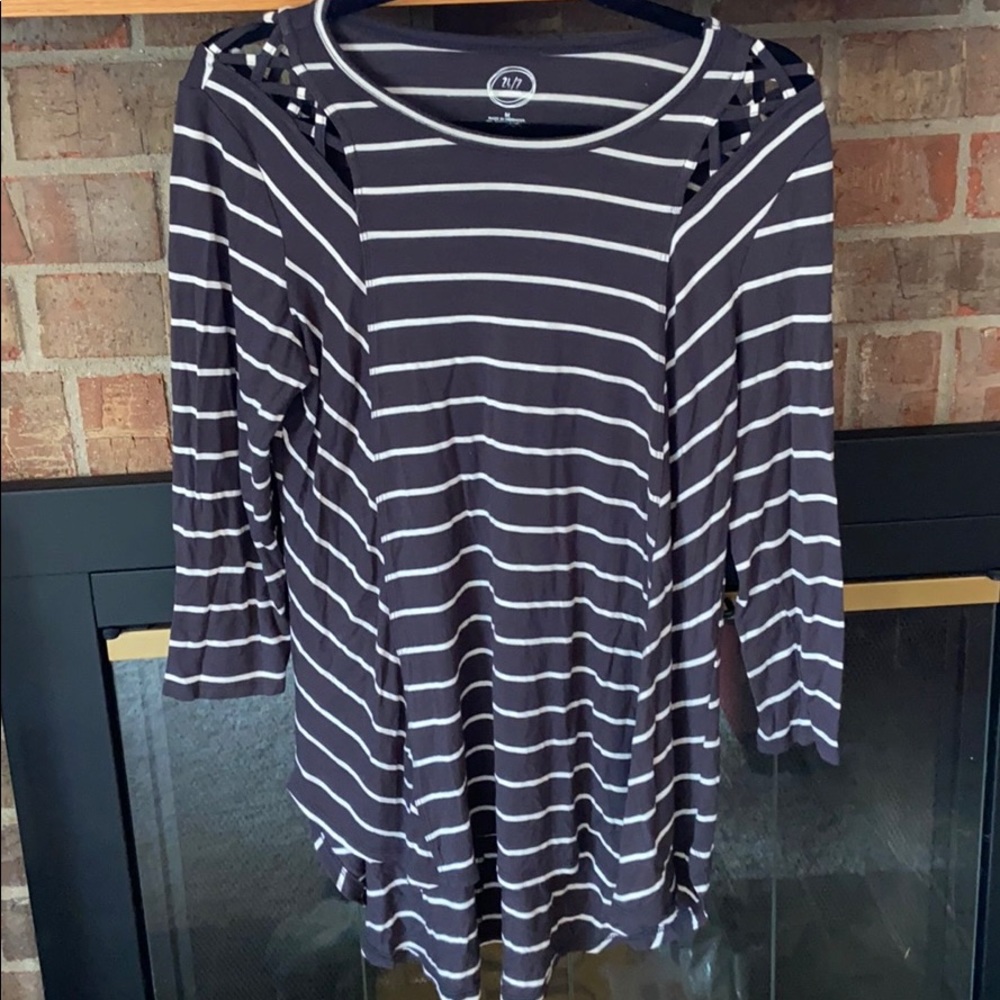 Maurice’s tunic with shoulder details